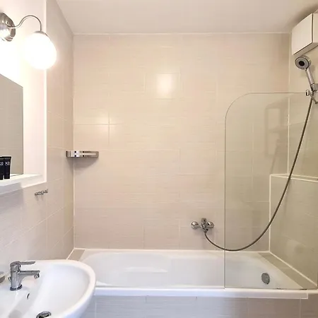 Eliza With Parking *