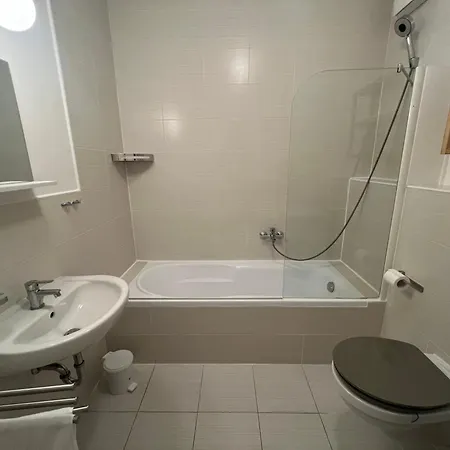 Eliza With Parking *